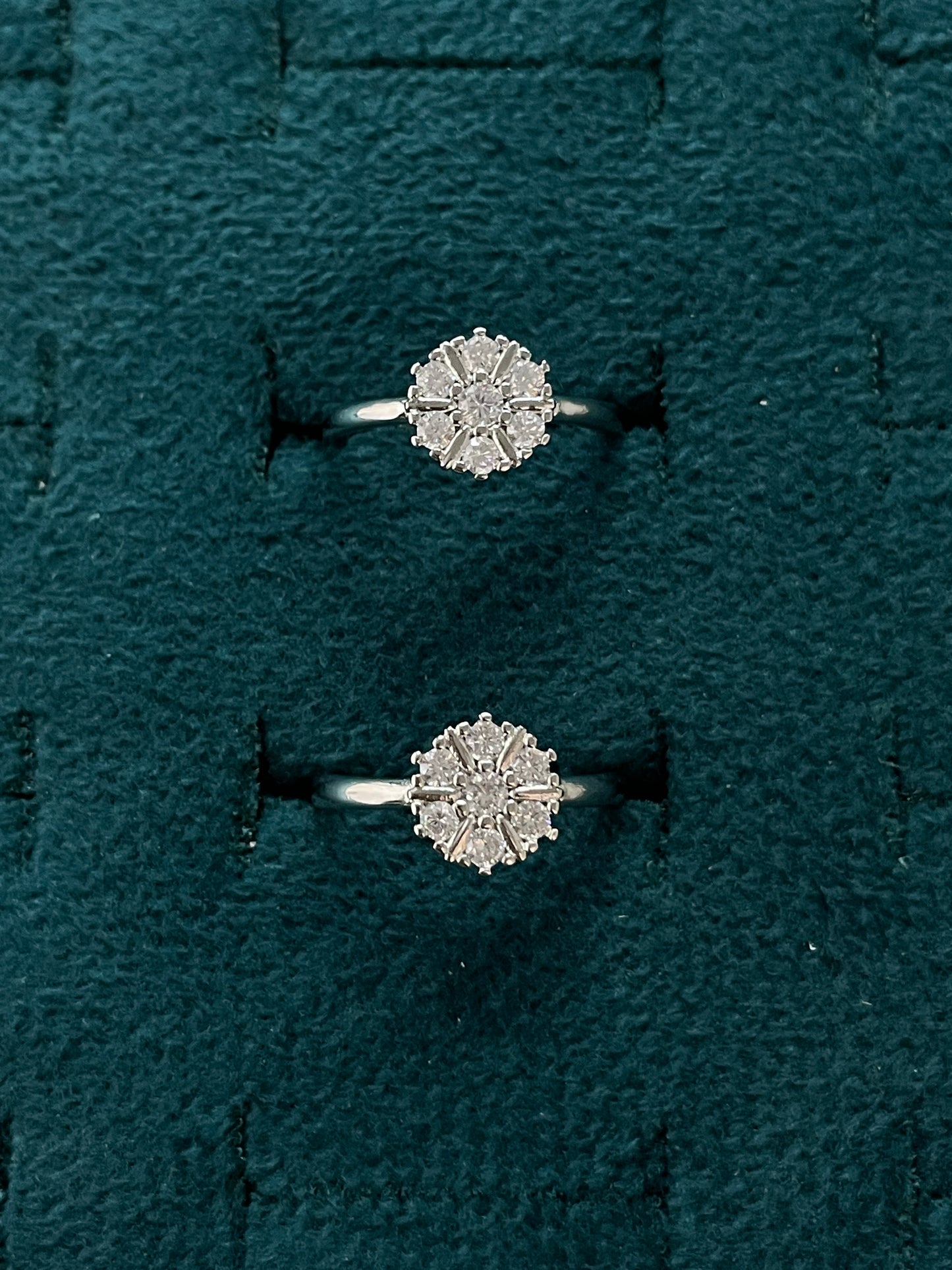 92.5 Silver 7 Stone Floral Cluster Adjustable Toe Rings for Women | Snowflake Design