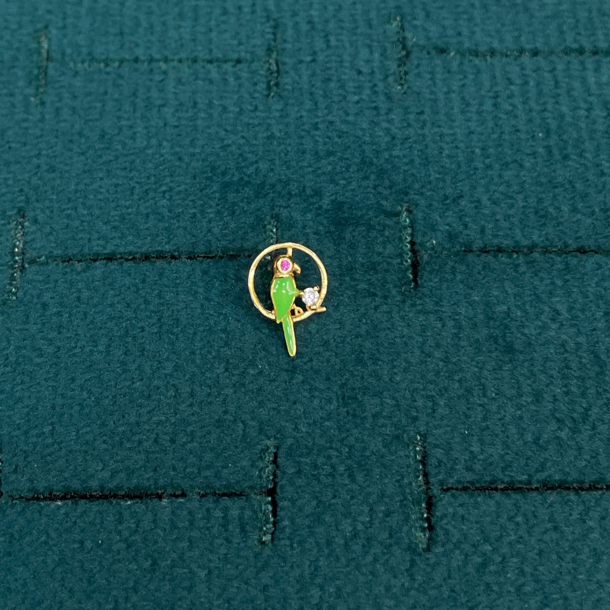 92.5 Sterling Silver Gold Plated Green Enamel Parrot Nose Pin
