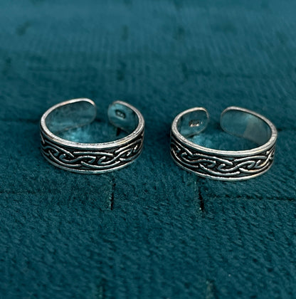 92.5 Silver Oxidised Knot Band Toe Rings