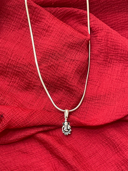 92.5 Silver Vinayaka (Ganesha) Design Pendant for Men & Women – Traditional Temple Style