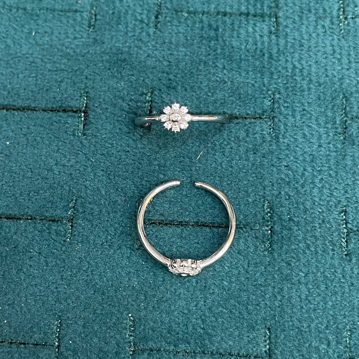 92.5 Sterling Silver CZ Sunflower Petal Toe Rings for Women
