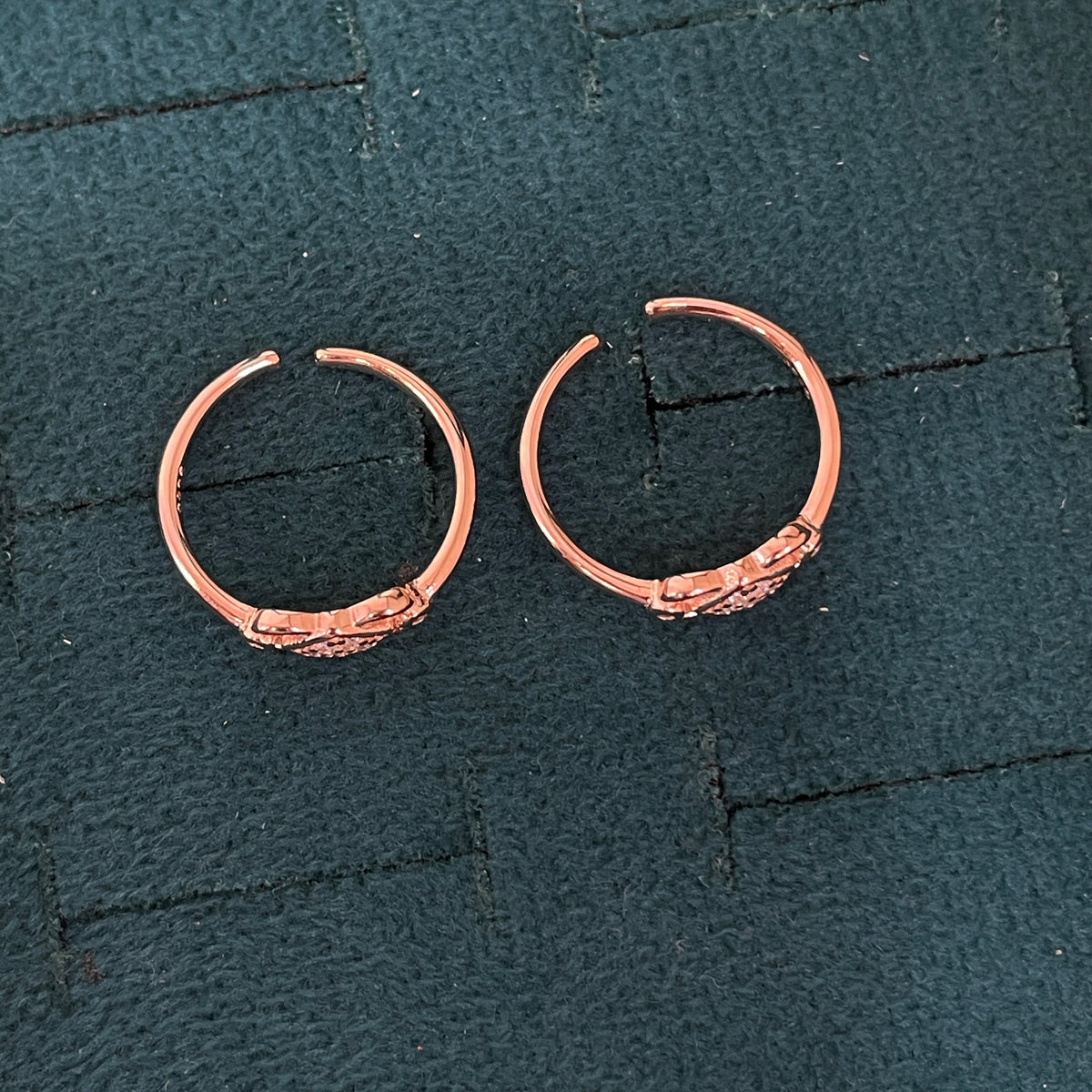 92.5 Silver Rose Gold Plated White CZ Square Loop Toe Rings