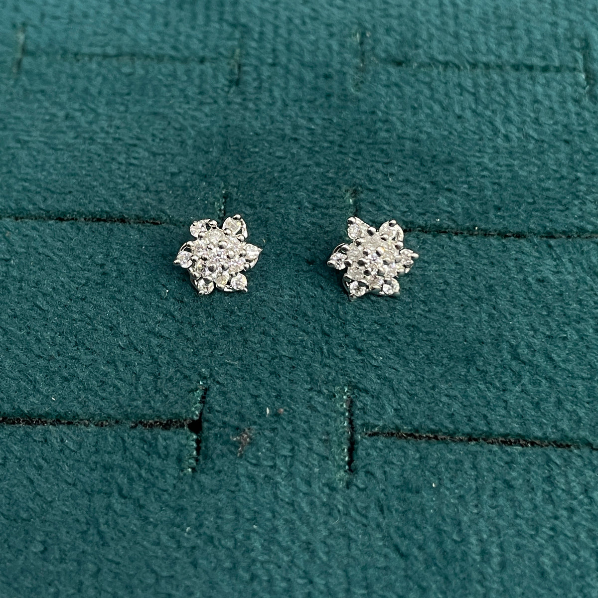 92.5 Silver Clear Stone Flower Stud Earrings Pair