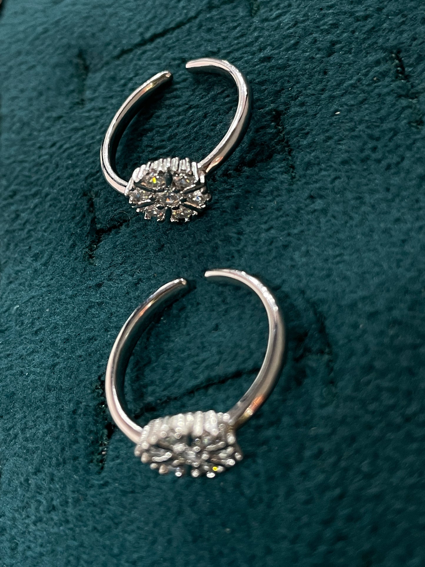 92.5 Silver 7 Stone Floral Cluster Adjustable Toe Rings for Women | Snowflake Design