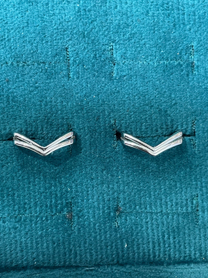 92.5 Silver V Toe Rings | Stylish Premium Design | Elegant Foot Jewellery