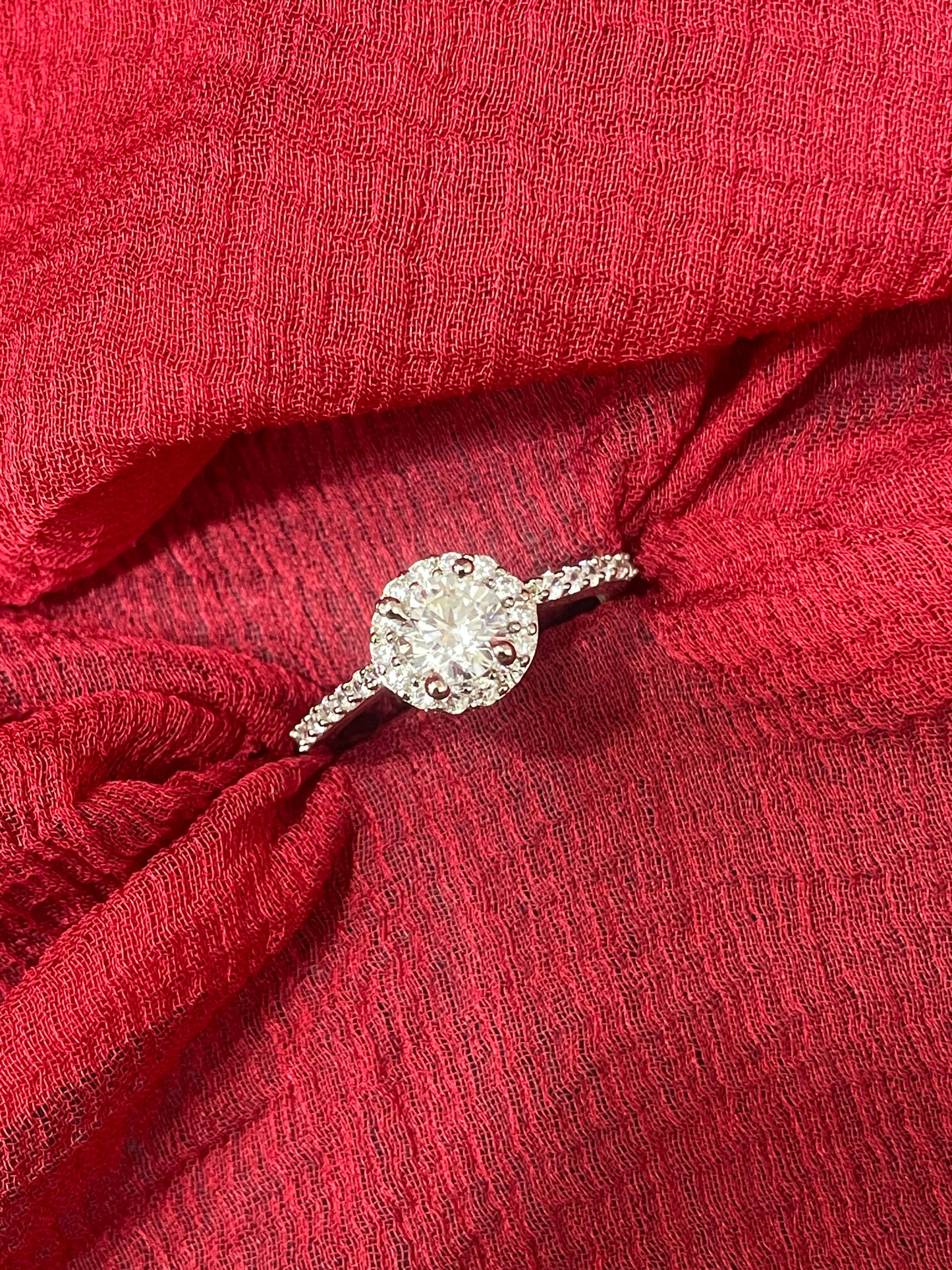 92.5 silver classy white stone ring size 9