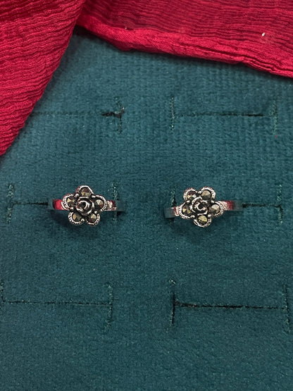 925 Sterling Silver Pyrite Rose Toe Rings for Women | Oxidised Floral Design