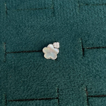 92.5 Silver White Mother-of-Pearl Flower Stud Earrings Pair