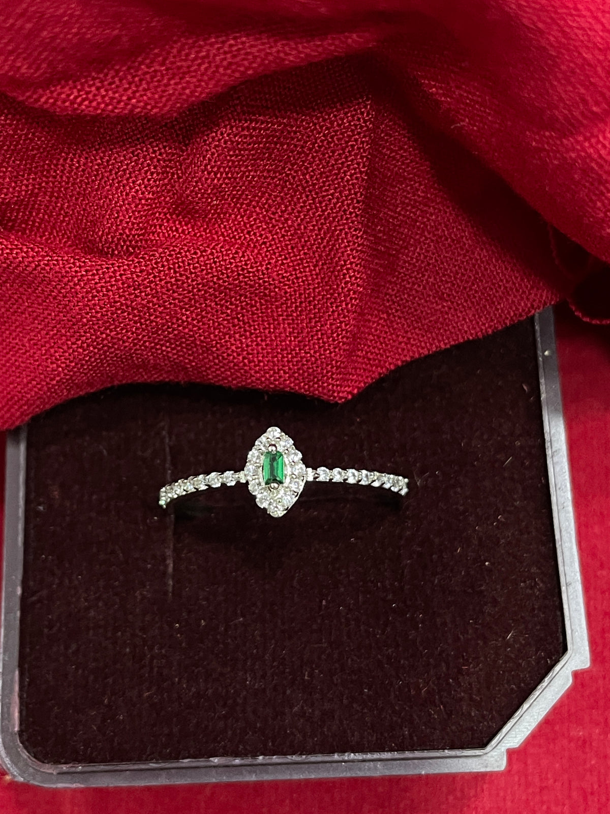 92.5 silver classy green stone ring