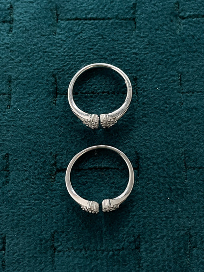 92.5 Silver Stone Cluster Clip Toe Rings for Women | V-Split Double Cluster Design