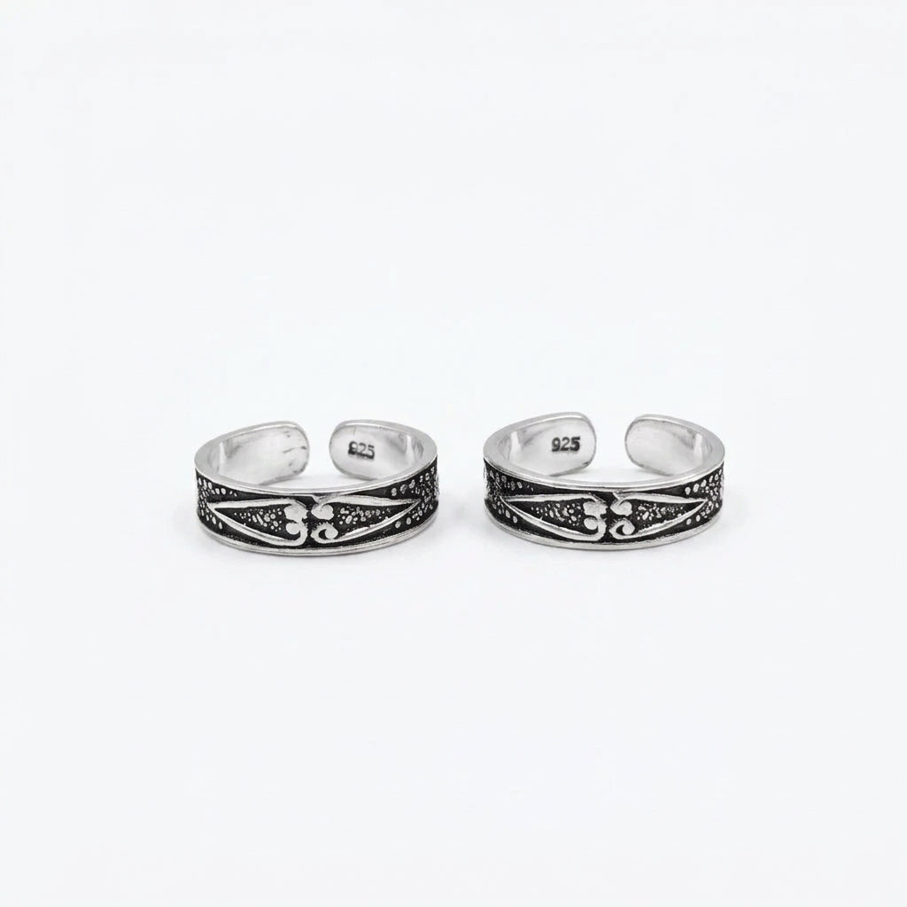 92.5 Silver Oxidised Scroll Band Toe Rings