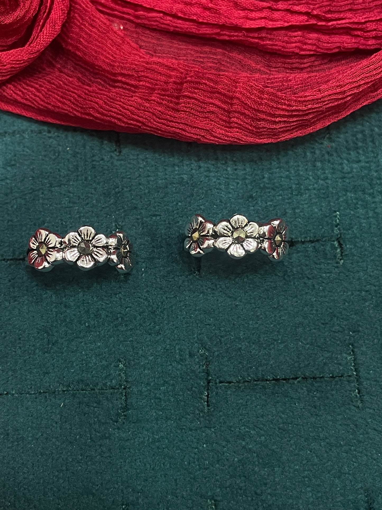 925 Sterling Silver Pyrite Floral Toe Rings for Women | Oxidised Floral Design