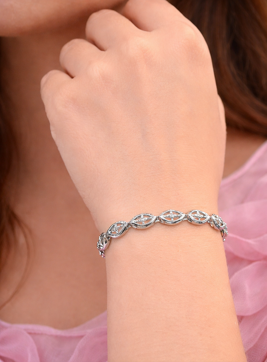 A Timeless 92.5 Silver Bangle Crafted for Everyday Grace