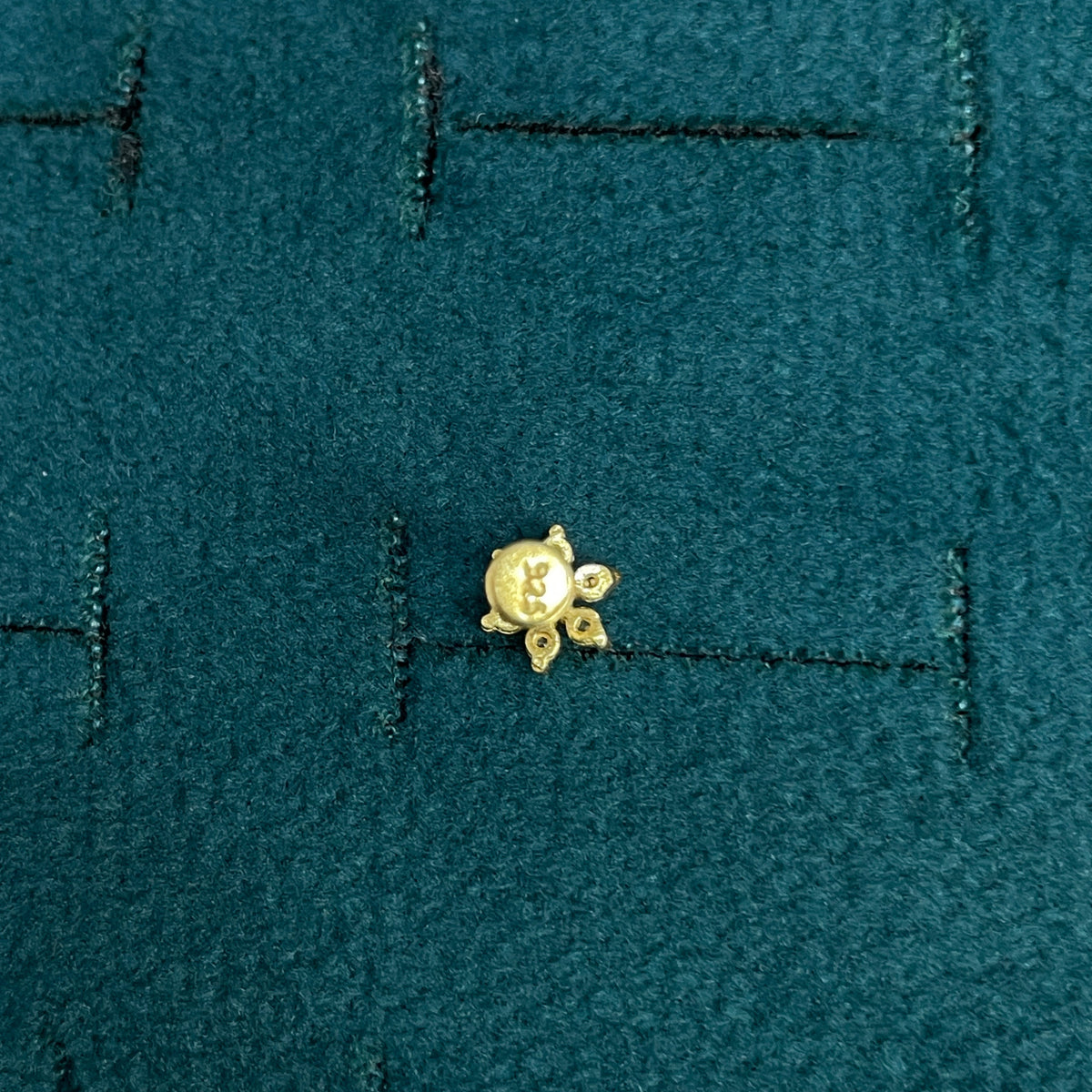 92.5 Sterling Silver Gold Plated CZ Daisy Flower Nose Pin