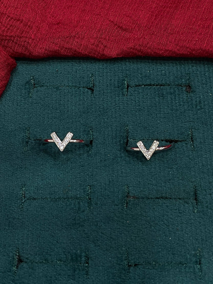 925 Silver V Toe rings