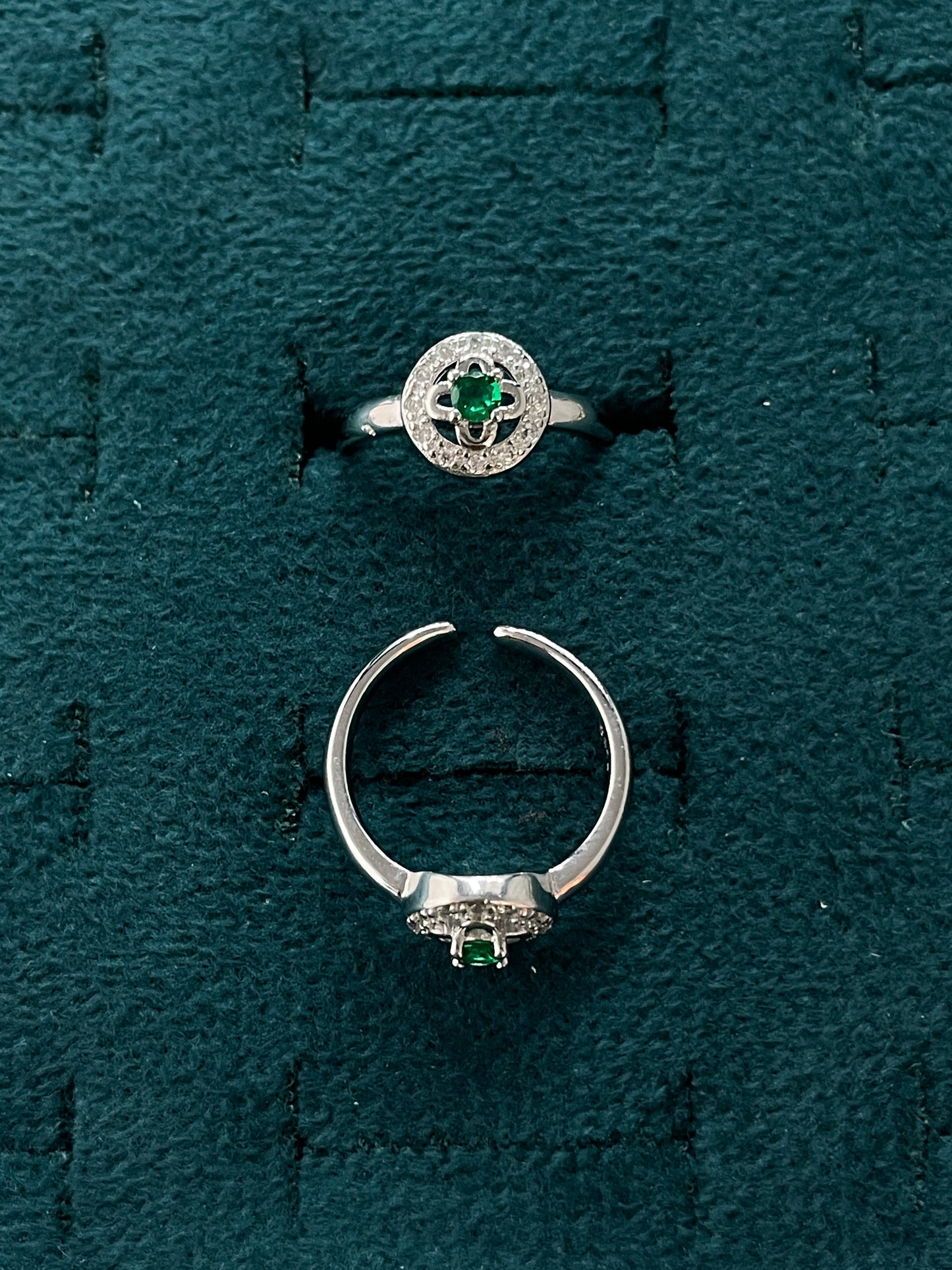 92.5 Silver Green Stone Halo Adjustable Toe Rings for Women | Circular Halo Design