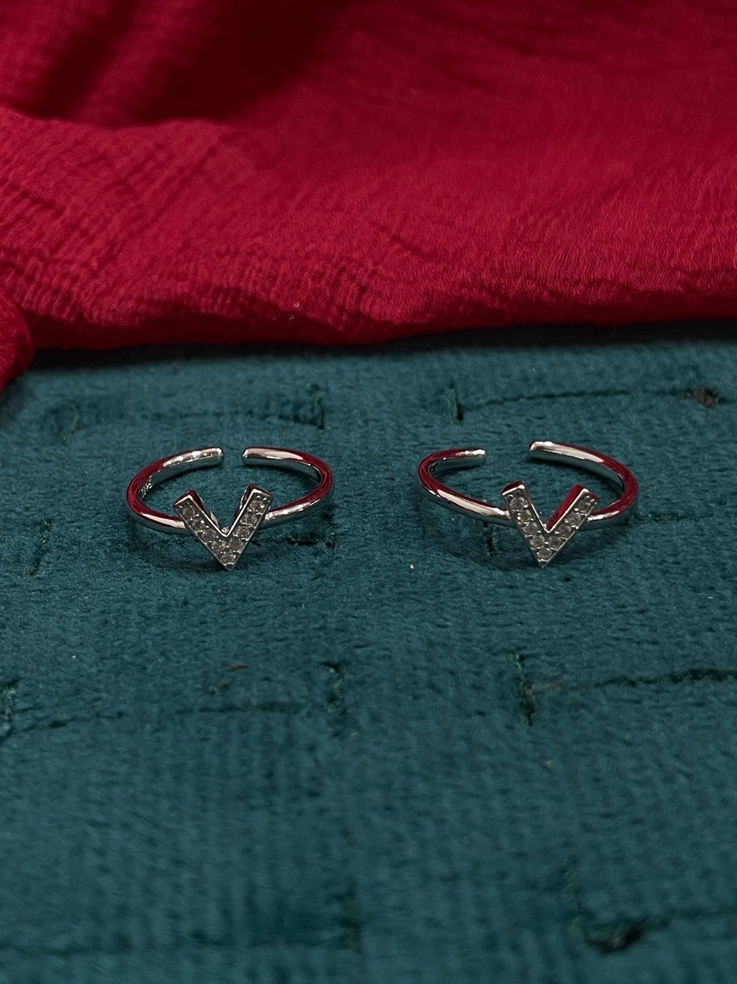 925 Silver V Toe rings