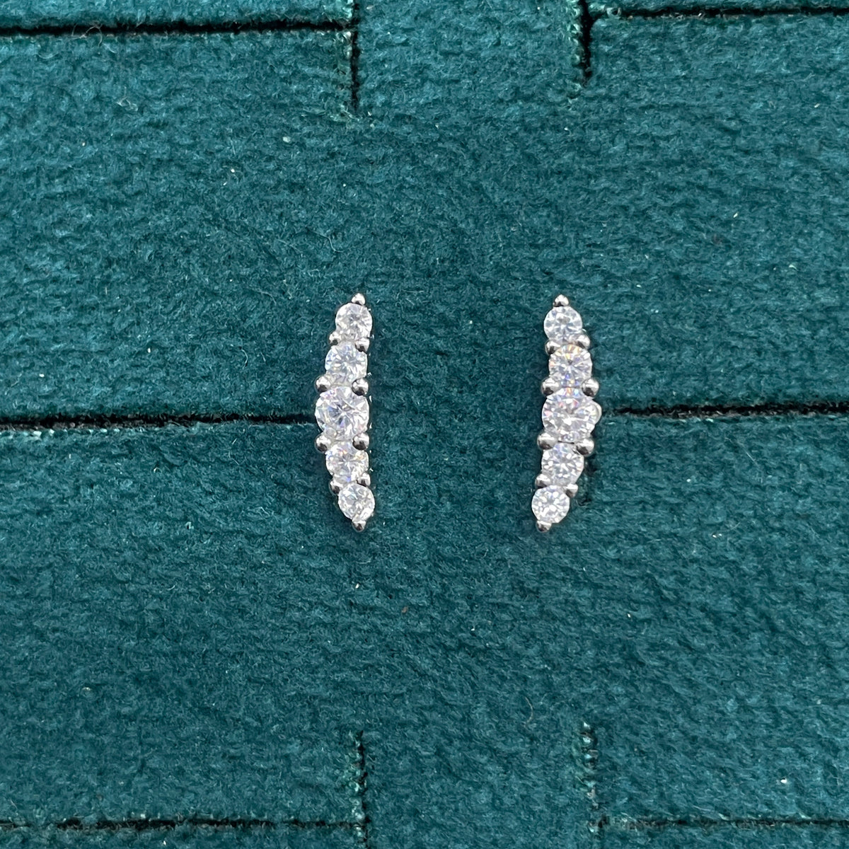 92.5 Silver Clear Stone Curve Studs Pair