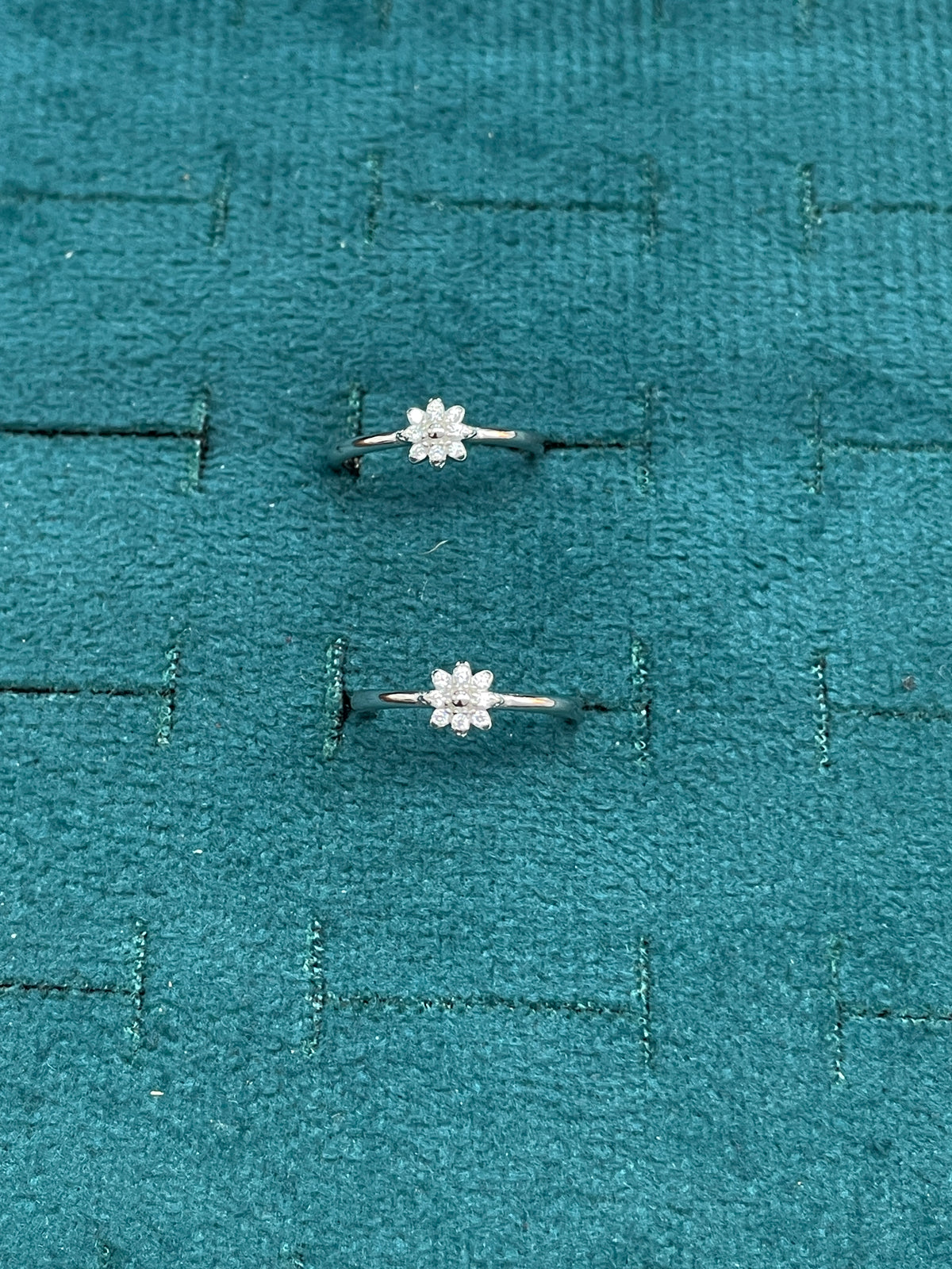 92.5 Sterling Silver CZ Daisy Cluster Flower Toe Rings for Women