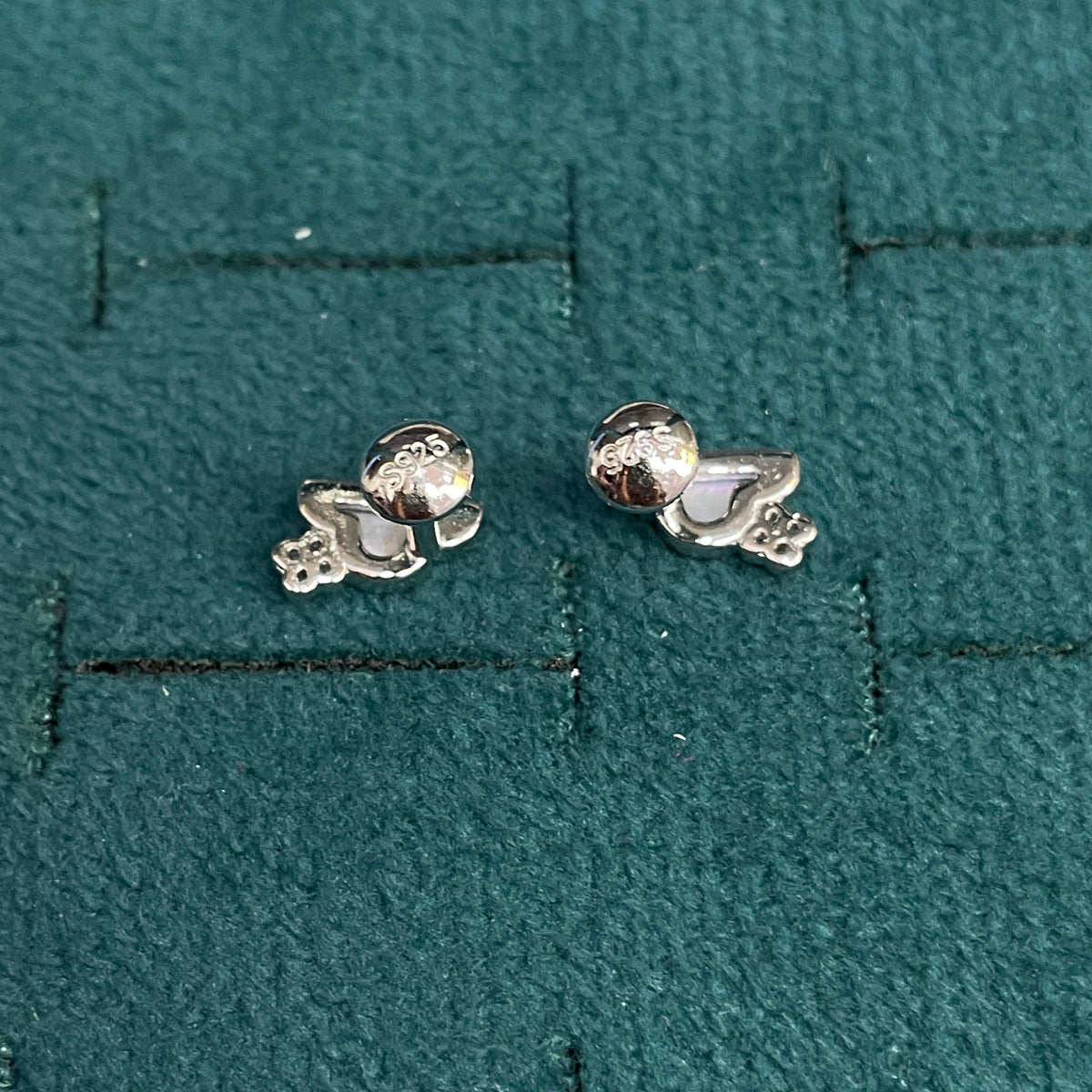 92.5 Silver White Mother-of-Pearl Cloud Stud Earrings Pair