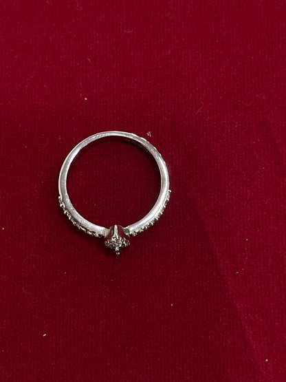 92.5 silver classy green stone ring