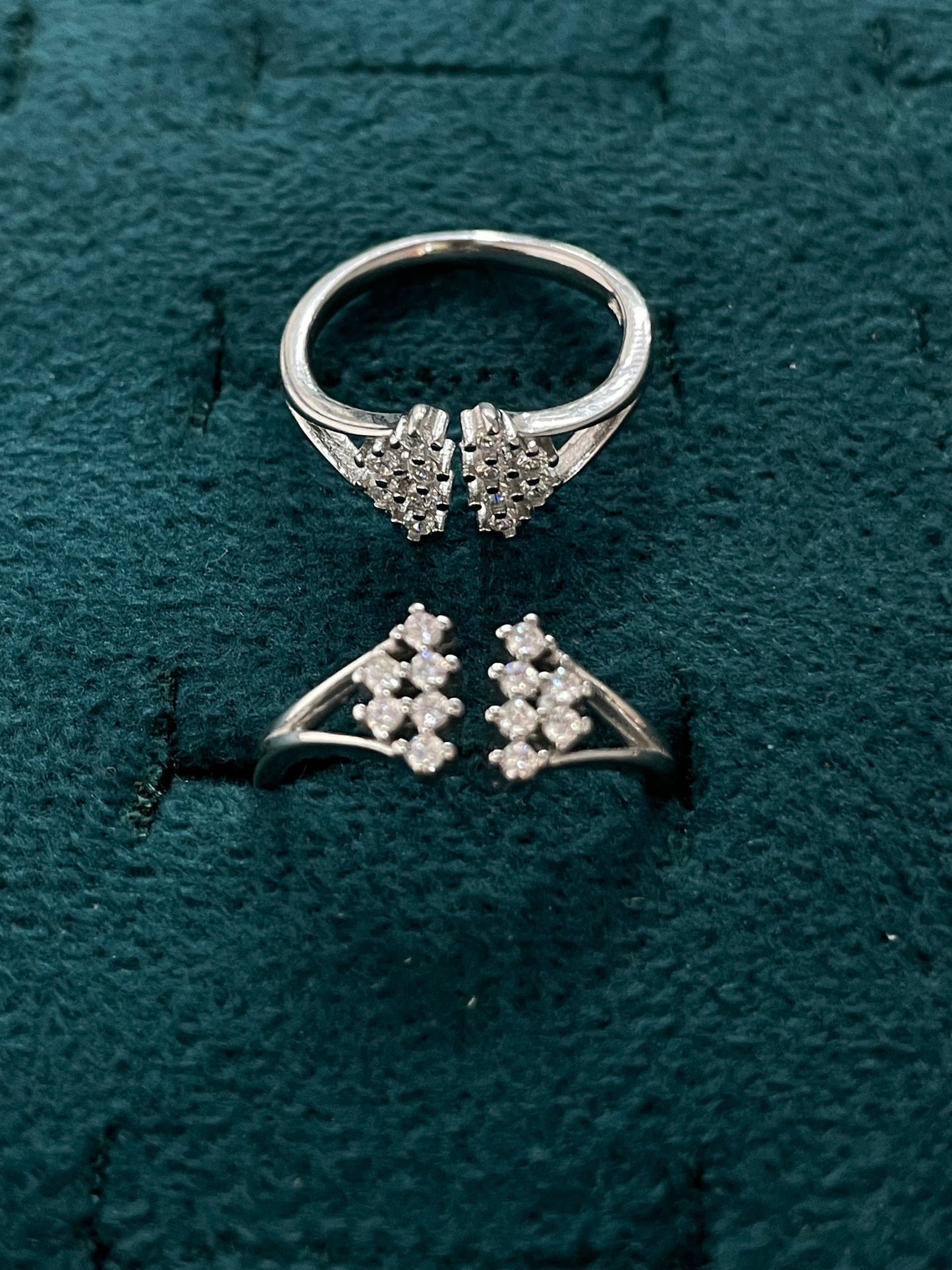 92.5 Silver Stone Cluster Clip Toe Rings for Women | V-Split Double Cluster Design