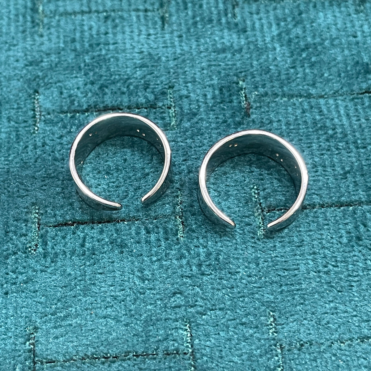 92.5 Sterling Silver Black Enamel & CZ Abstract Pattern Toe Rings for Women | Wide Band Adjustable Open Toe Ring Pair