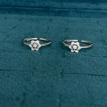 92.5 Sterling Silver CZ Solitaire Centre Flower Toe Rings for Women