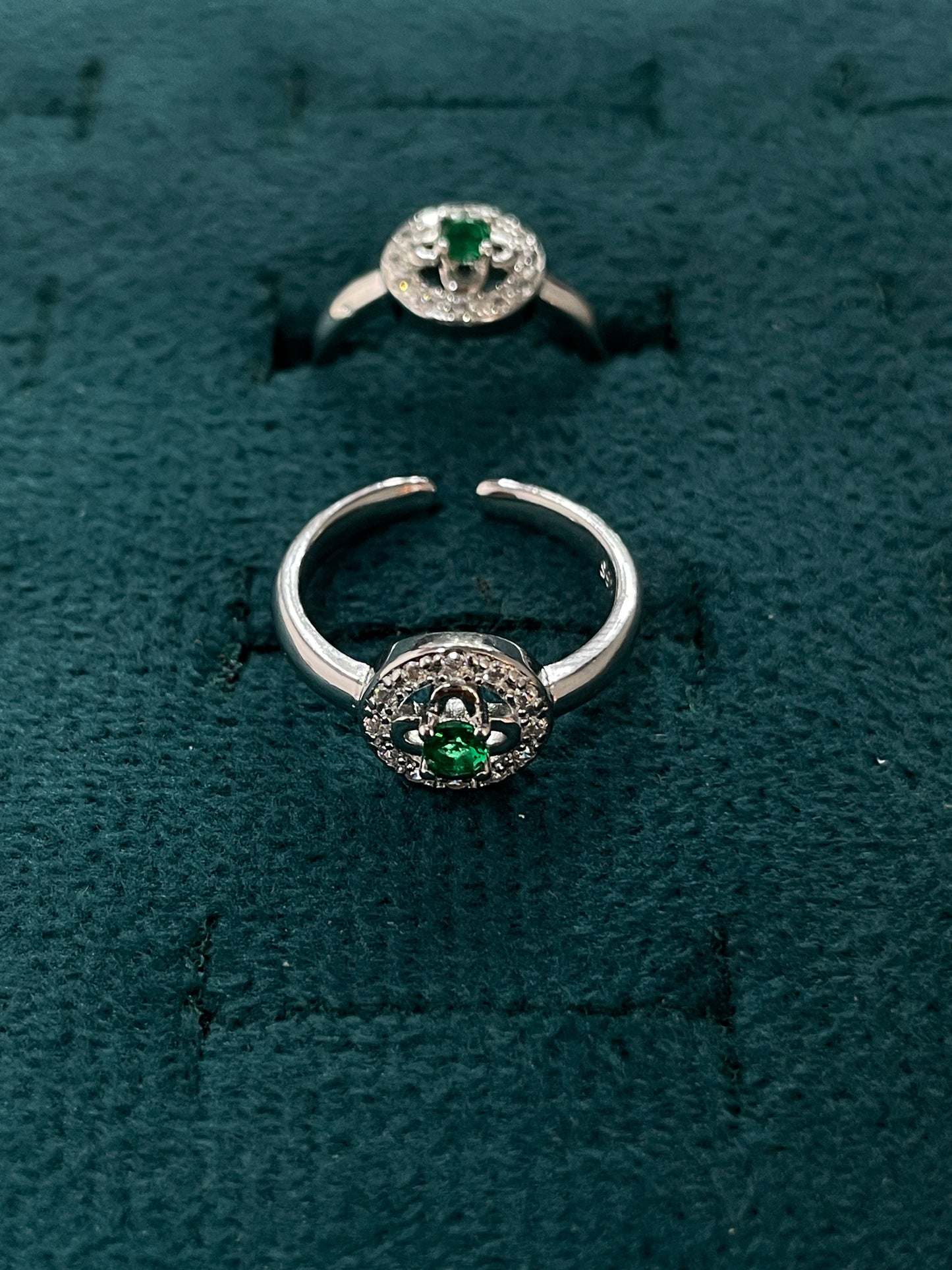 92.5 Silver Green Stone Halo Adjustable Toe Rings for Women | Circular Halo Design