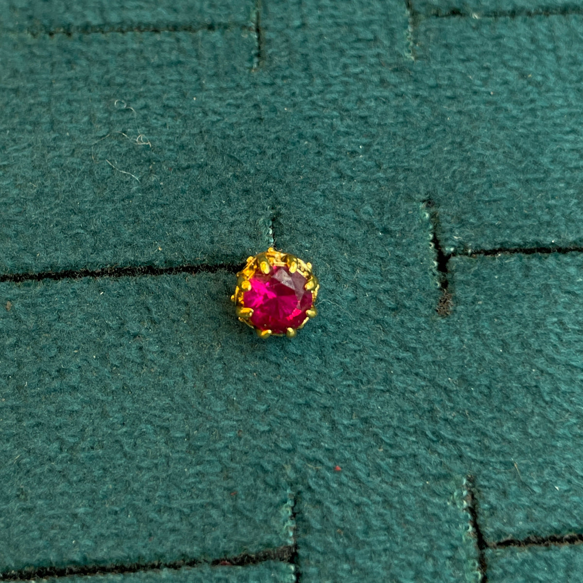 92.5 Silver Gold Plated Govinda Namalu Reversible Stud Single Piece
