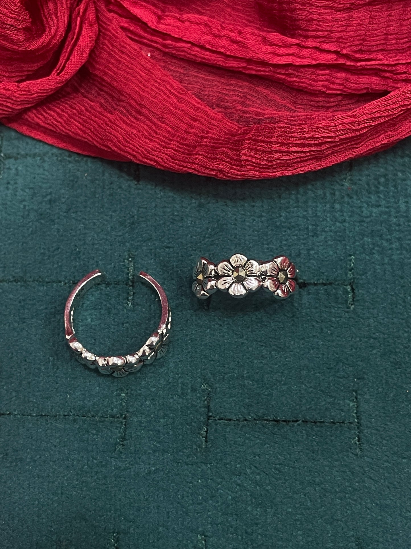 925 Sterling Silver Pyrite Floral Toe Rings for Women | Oxidised Floral Design