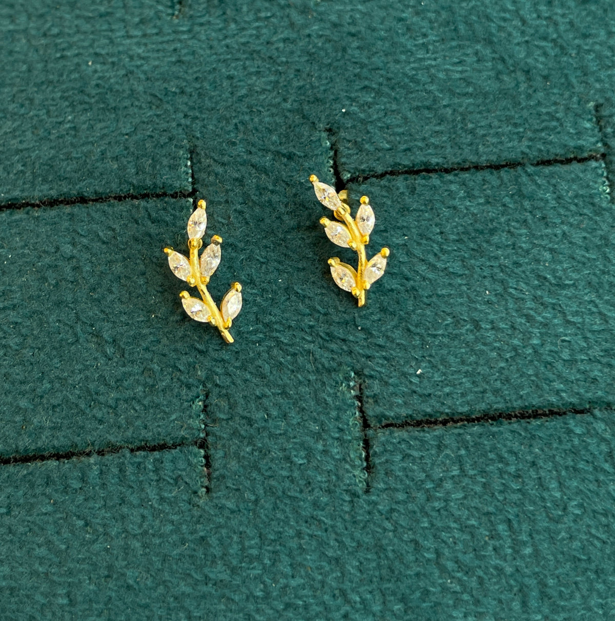 92.5 Silver Gold Plated White CZ Leaf Stud Earrings for Women