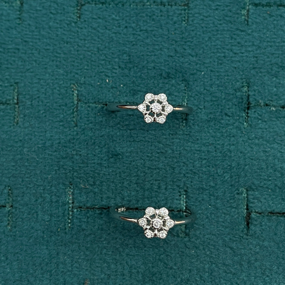 92.5 Sterling Silver CZ Solitaire Centre Flower Toe Rings for Women