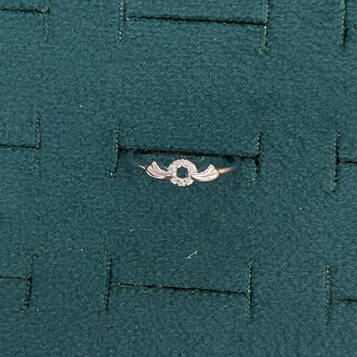 92.5 Sterling Silver Minimal Solitaire Finger Ring for Women