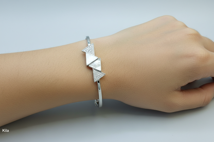 92.5 Silver Triangle Bracelet | Stylish Modern Design | Elegant Jewellery